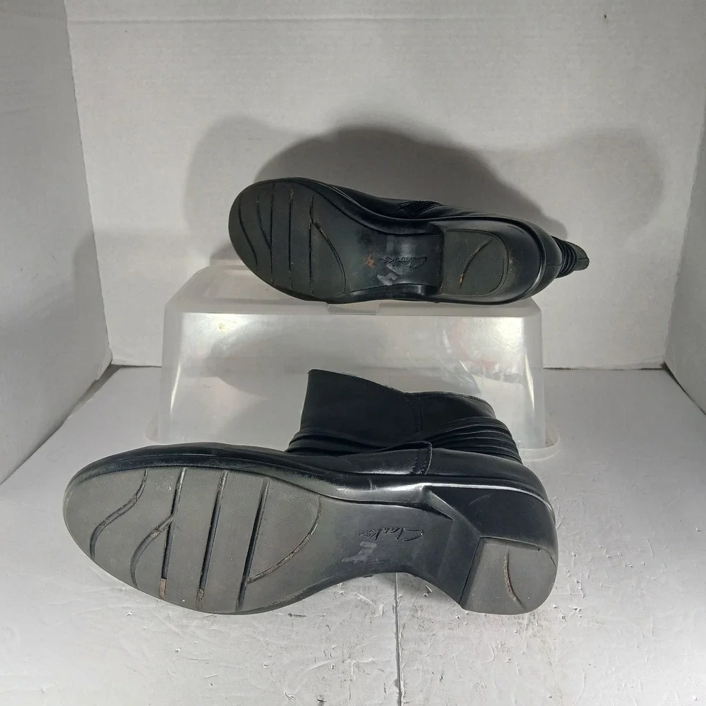 Clarks Bendables Ankle Boots 10M Black Leather Pleated Zip Low Block Heel 36797